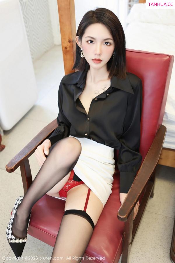   [XiuRen]高清写真图 2023.03.03 No.6356 乔一一 黑丝短裙第5张图片